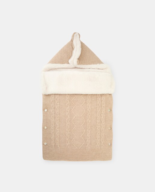 Imagen 0 de Saco de punto con detalle de ochos