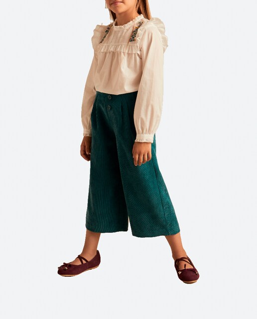 Imagen 0 de Blusa de niña con jaretas y bordados