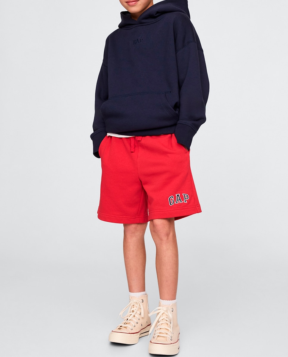 Imagen 0 de Pantalón relaxed fit con cintura elástica y cordón y bolsillos en las costuras y logo de GAP en bajo de niño