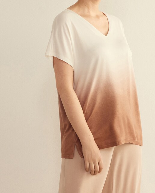 Imagen 0 de Camiseta de mujer cuello pico manga corta