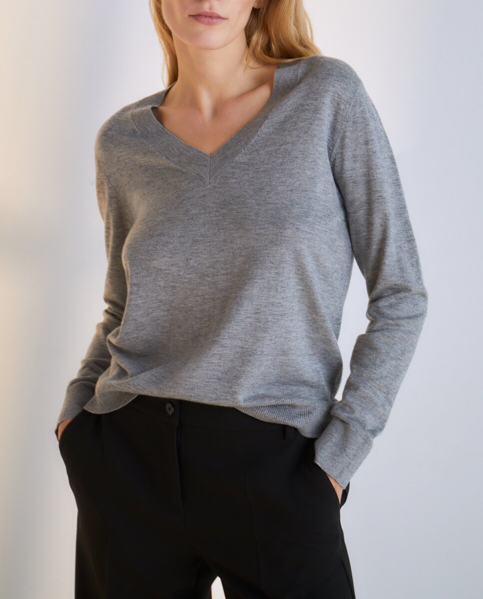 Imagen 0 de Jersey básico con cuello de pico de mujer