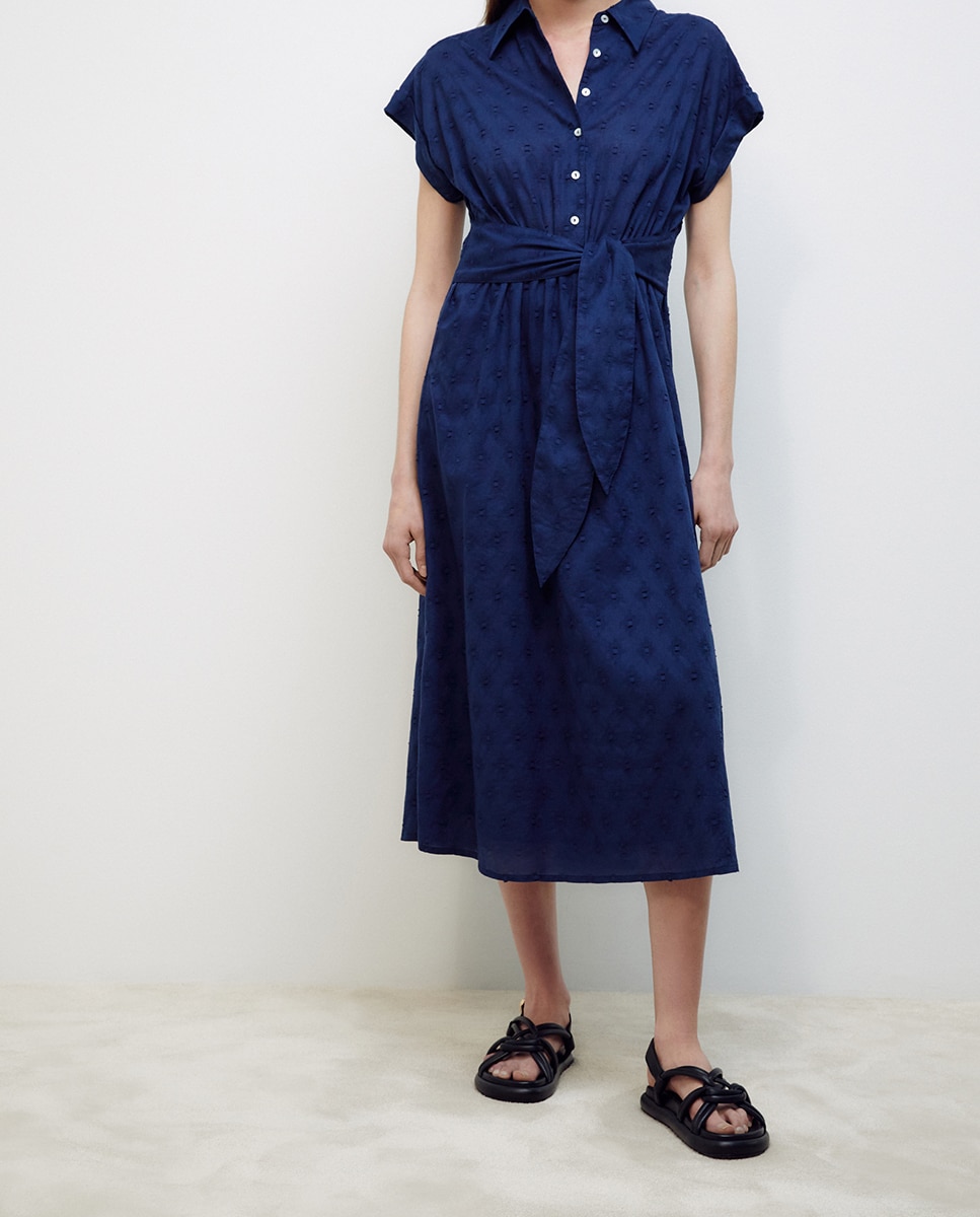 Imagen 0 de Vestido de manga corta con cinturón