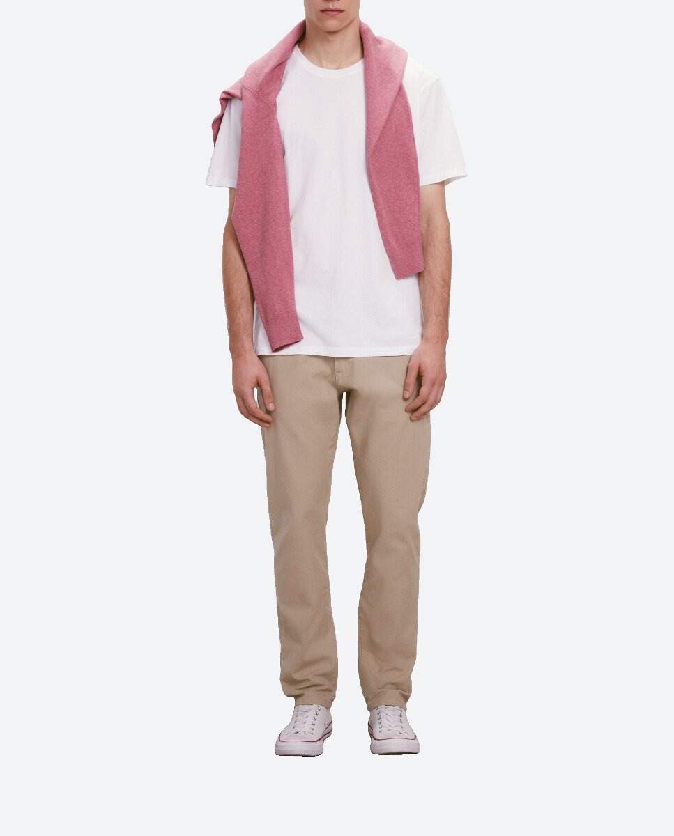 Imagen 0 de Pantalón de algodón tipo chino slim de hombre bi-stretch en color tostado.