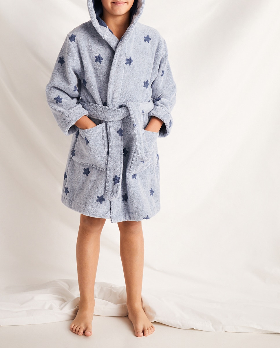 Imagen 0 de Albornoz de niño con jacquard de estrellas
