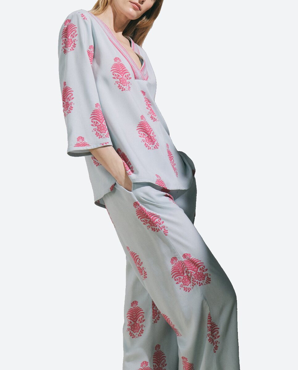 Imagen 0 de Conjunto de mujer con estampado de cenefa