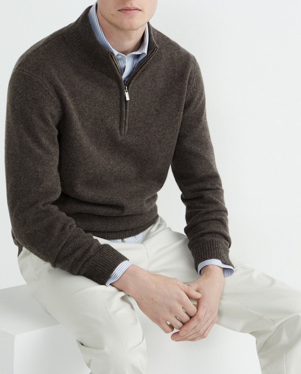 Imagen 0 de Jersey de lambswool de cuello pico de hombre.