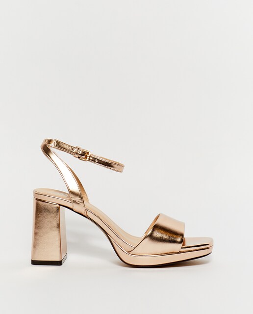 Imagen 0 de Sandalia metalizada