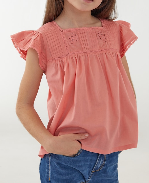Imagen 0 de Blusa de niña con jaretas y volantes