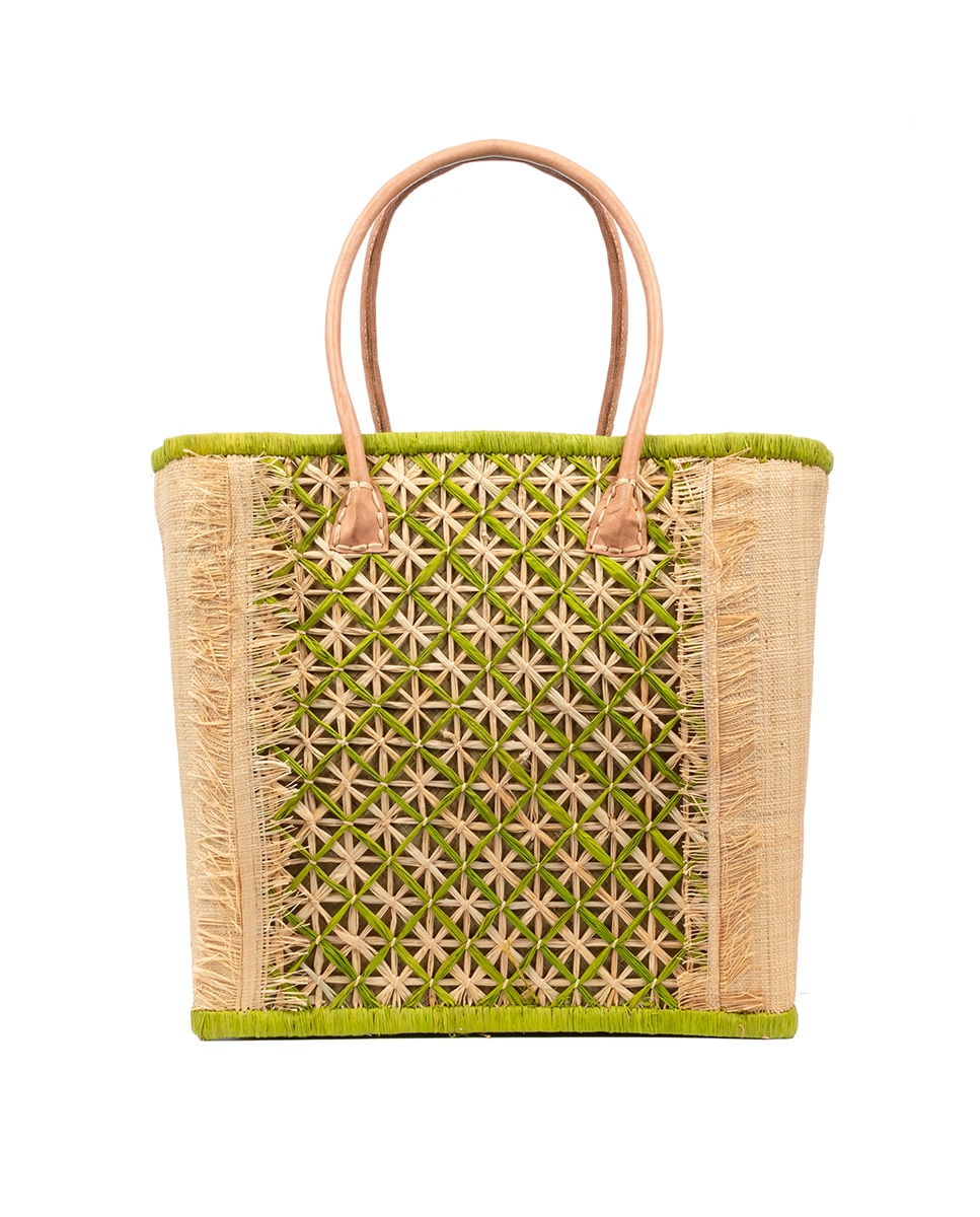 Imagen 0 de Bolso de hombro mujer. Fabricado en rafia y paja, con asas de cuero.