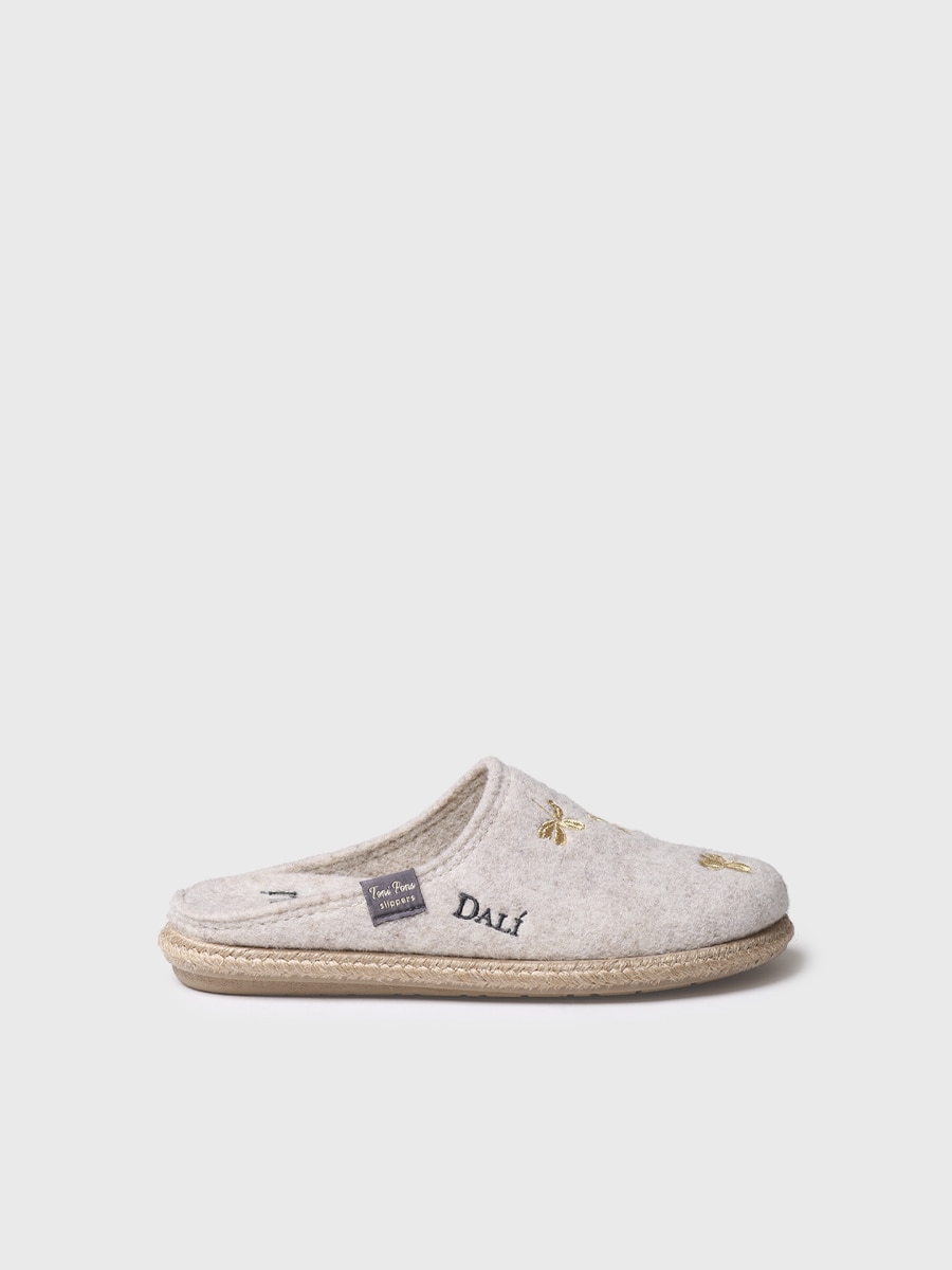 Imagen 0 de Zapatilla de casa de mujer tipo zueco bordado