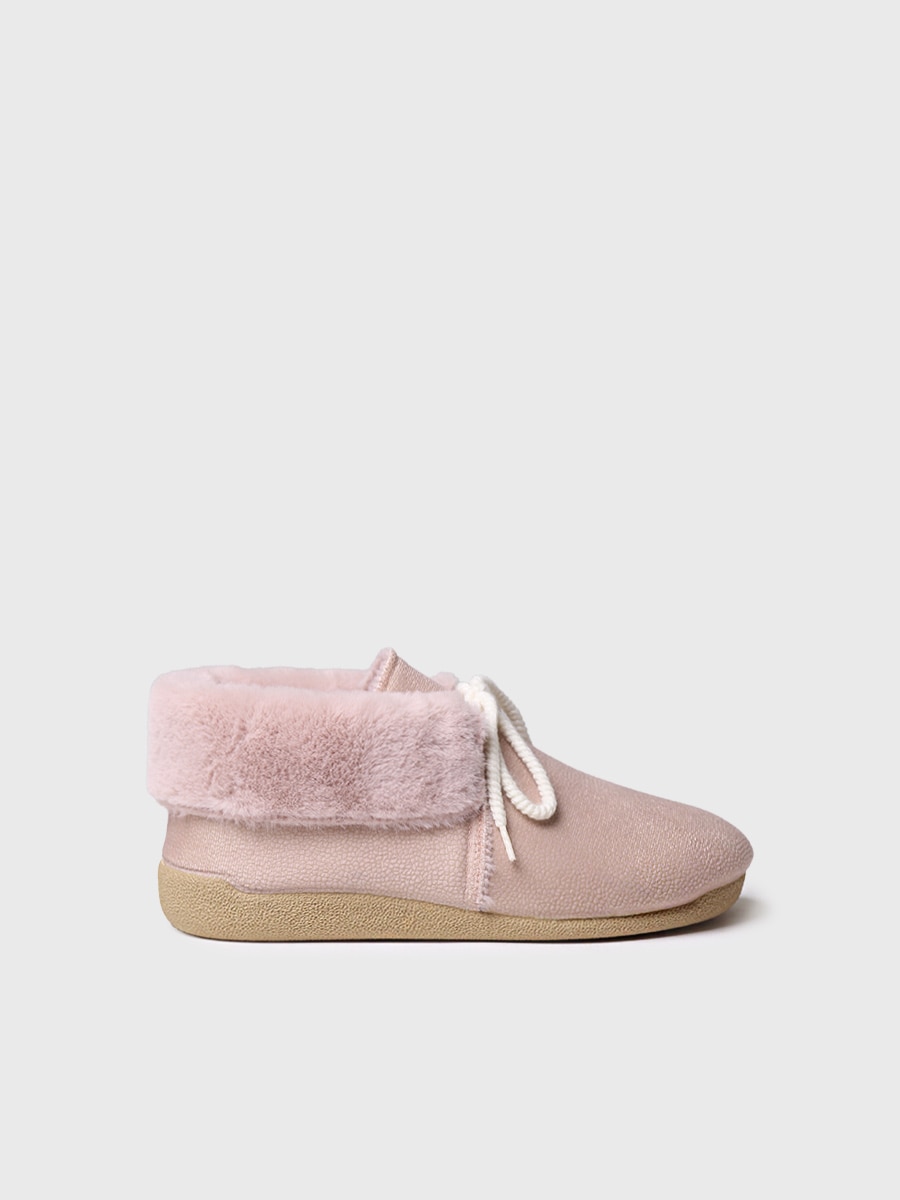 Imagen 0 de Zapatilla de casa de mujer tipo botín liso