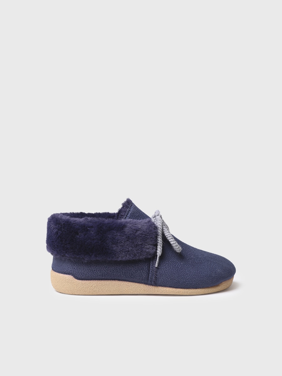 Imagen 0 de Zapatilla de casa de mujer tipo botín liso