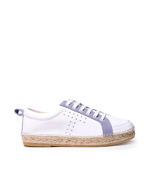 Imagen 0 de Zapatilla deportiva de mujer elaborada en piel de color blnco con bandas de serraje en color contrastado.