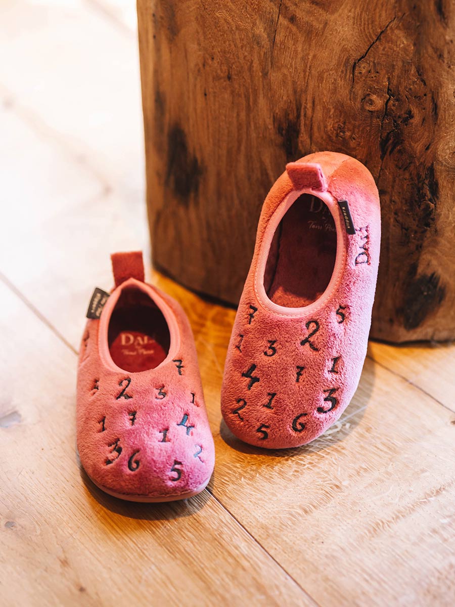 Imagen 0 de Slipper infantil cerrado en pelo sintético