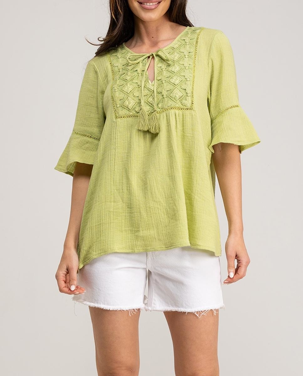 Imagen 0 de Blusa lisa bordada