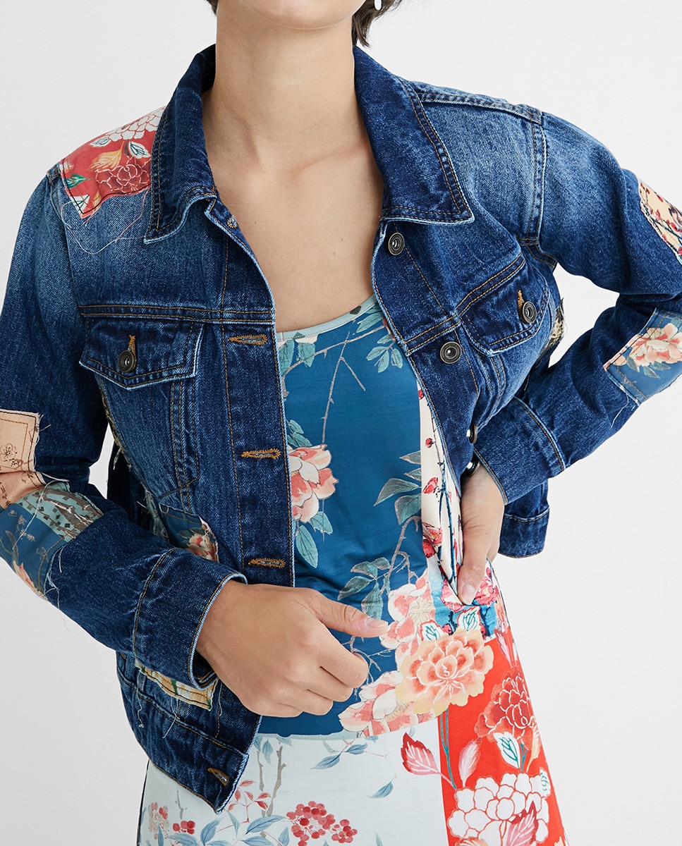 Imagen 0 de Chaqueta vaquera slim parches