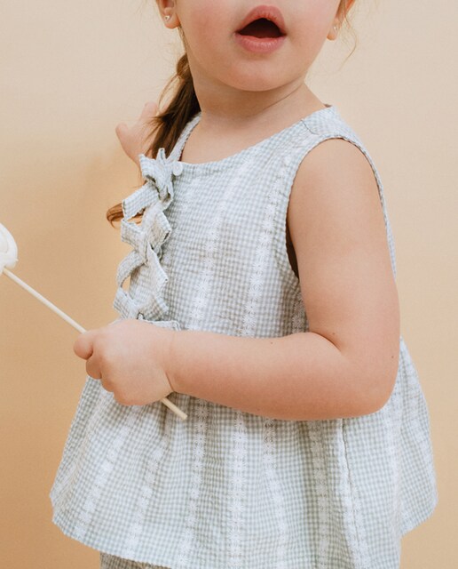 Imagen 0 de Blusa con detalle de lazos