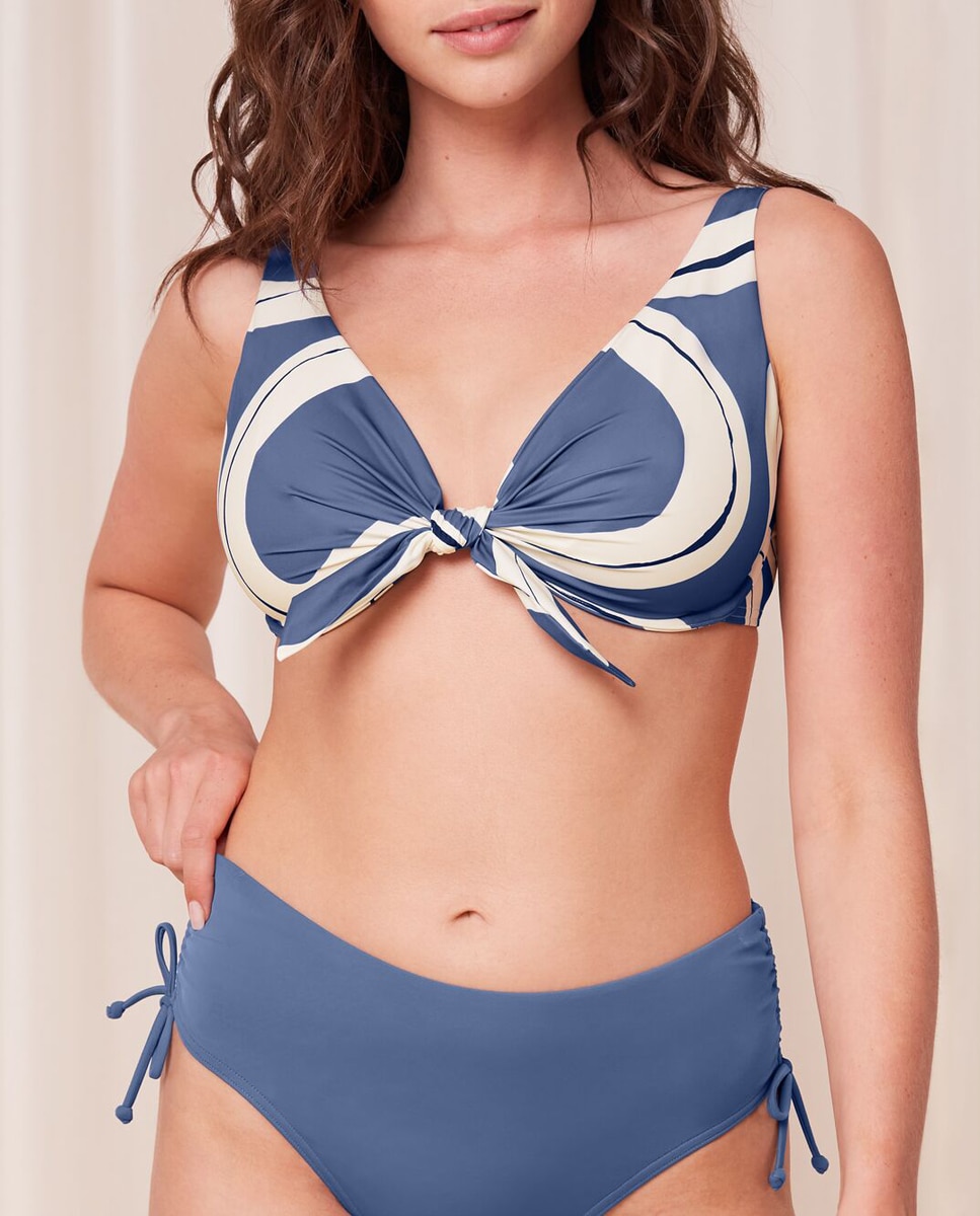 Imagen 0 de Sujetador de bikini con aros, tirantes ajustables y nudo central.