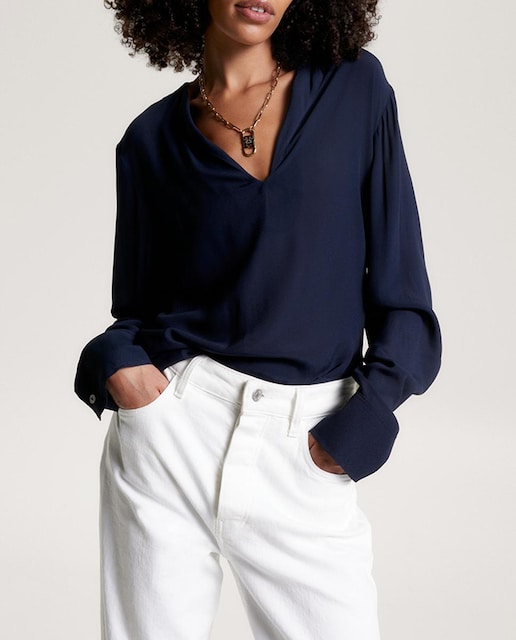 Imagen 0 de Camisa de mujer fluida de manga larga con cuello pico