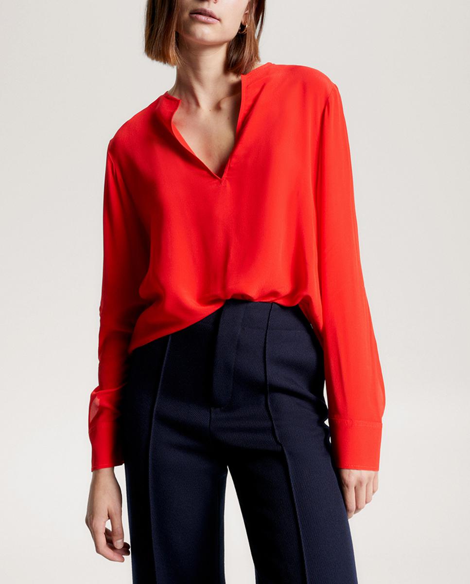 Imagen 0 de Camisa de mujer fluida de manga larga con cuello pico
