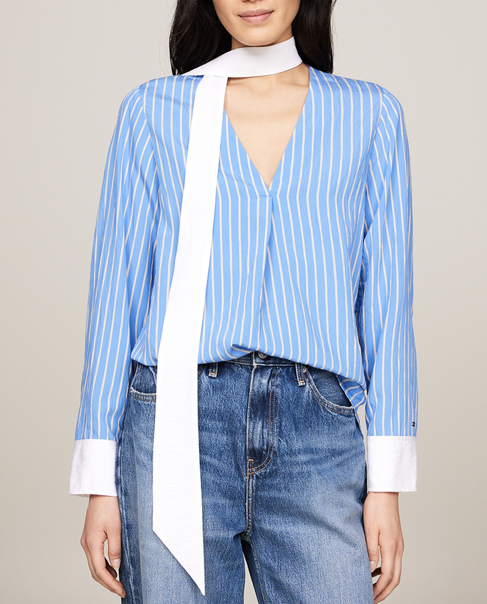 Imagen 0 de Blusa de mujer estampada con cuello pico
