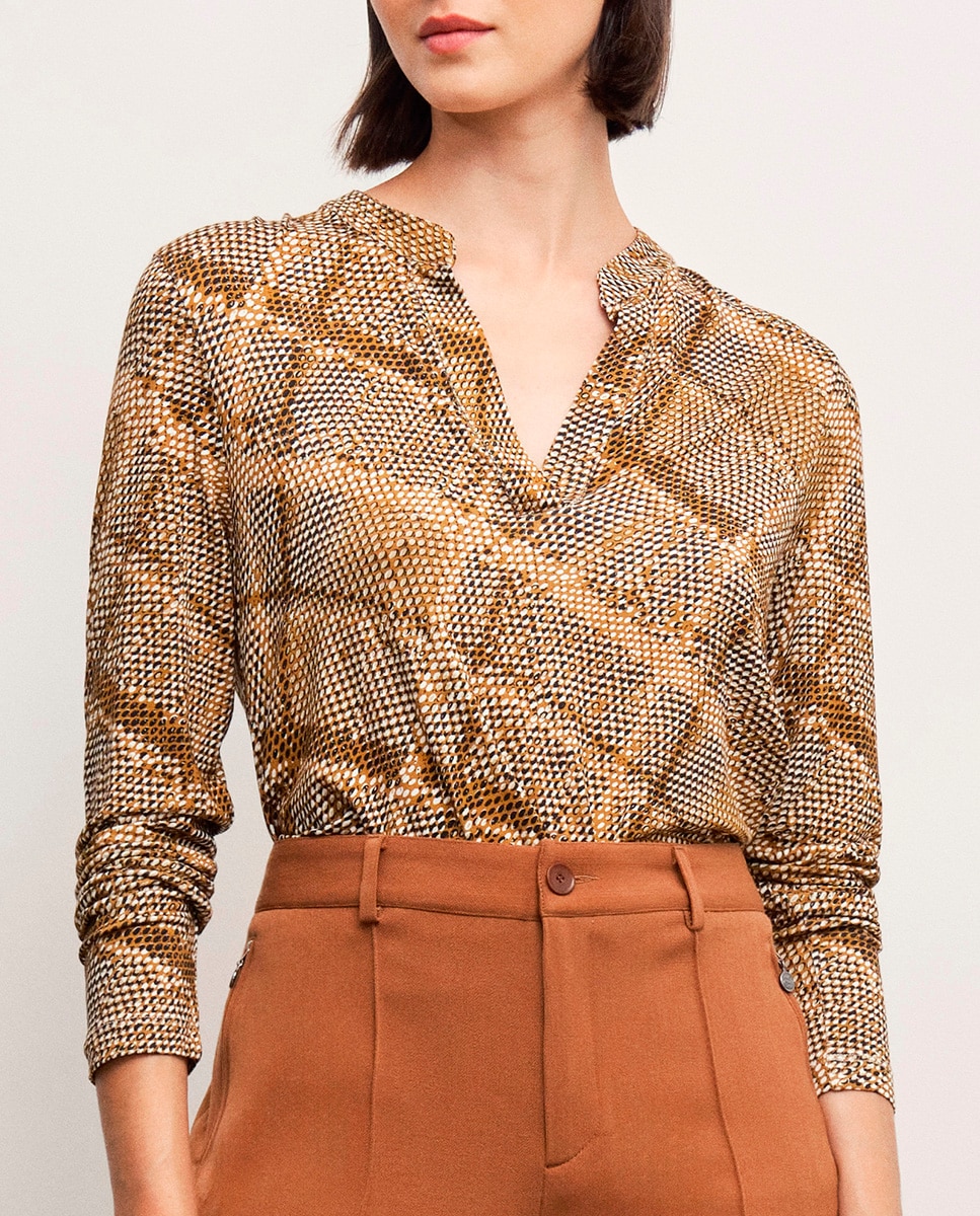 Imagen 0 de Blusa de mujer manga larga con cuello camisero