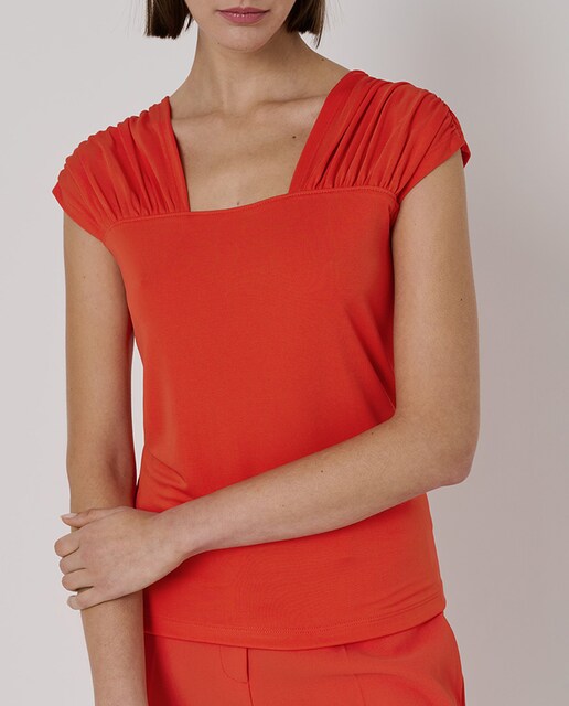 Imagen 0 de Camiseta de mujer hombros fruncidos de punto