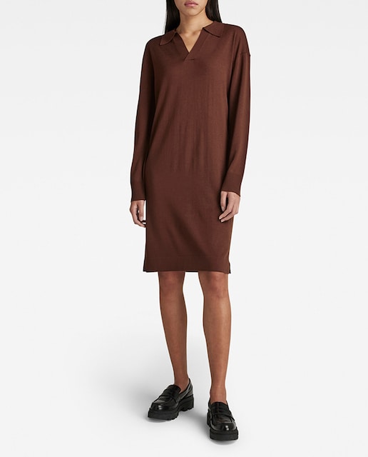 Imagen 0 de Vestido de mujer tipo polo con un largo por la rodilla y cuello pico