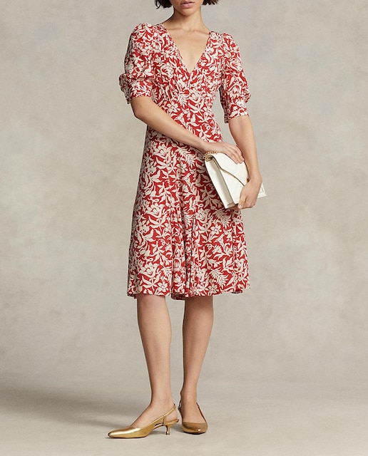 Imagen 0 de Vestido corto con escote en pico