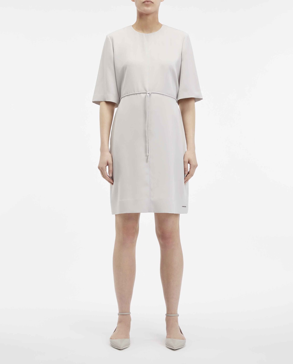 Vestido corto con cinturón de sarga suave — oferta en Primeriti