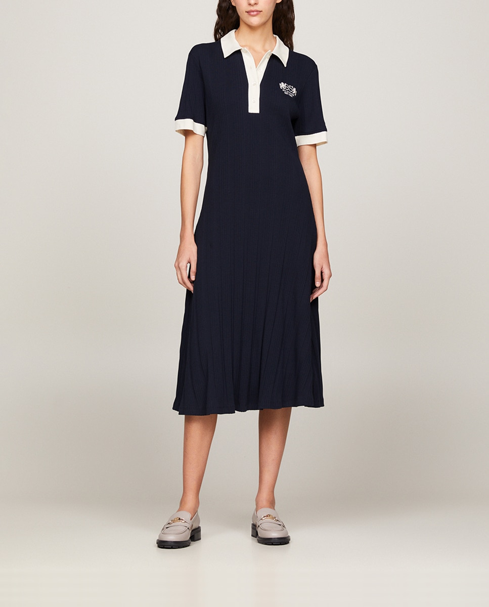 Imagen 0 de Vestido tipo polo entallado a la cintura y largo midi
