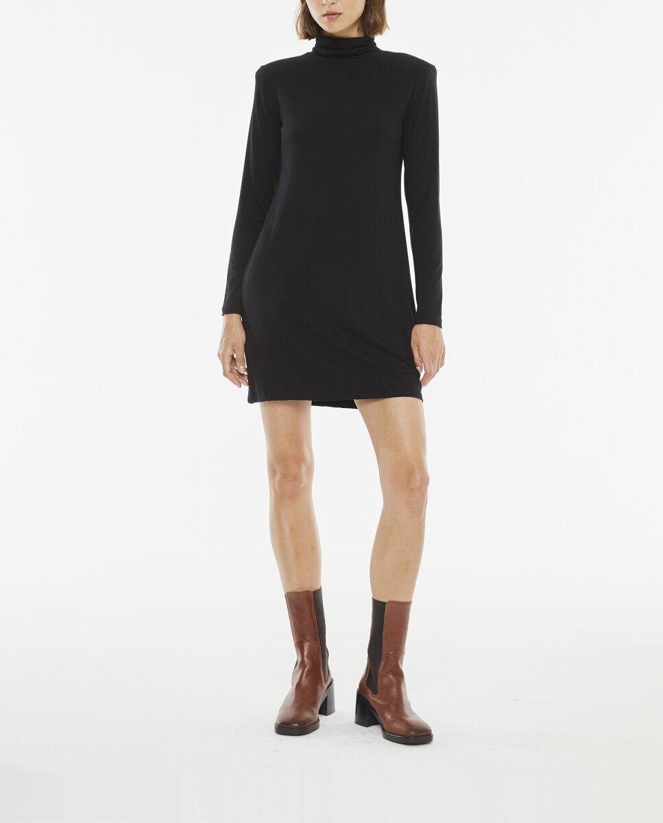 Imagen 0 de Vestido de mujer corto entallado con cuello perkins