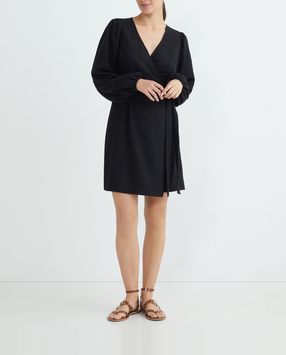 Imagen 0 de Vestido corto cuello pico