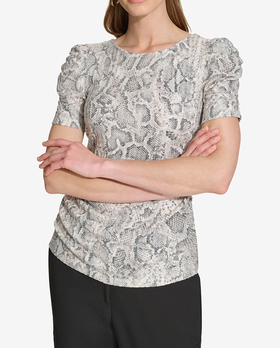 Imagen 0 de Blusa de mujer con cuello redondo y manga corta