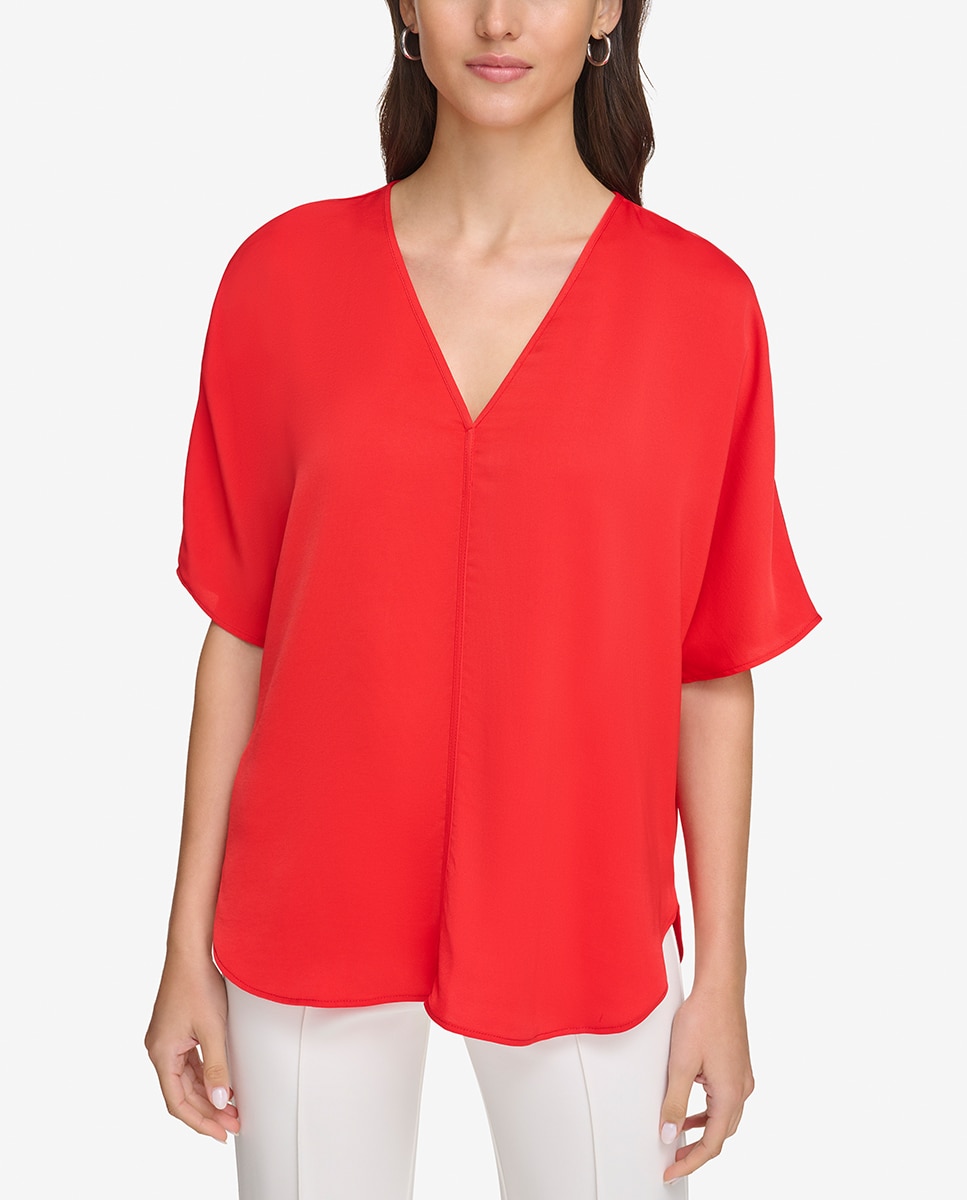 Imagen 0 de Blusa de mujer con manga corta y cuello de pico