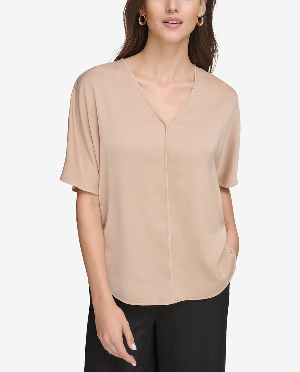 Imagen 0 de Blusa de mujer con manga corta y cuello de pico