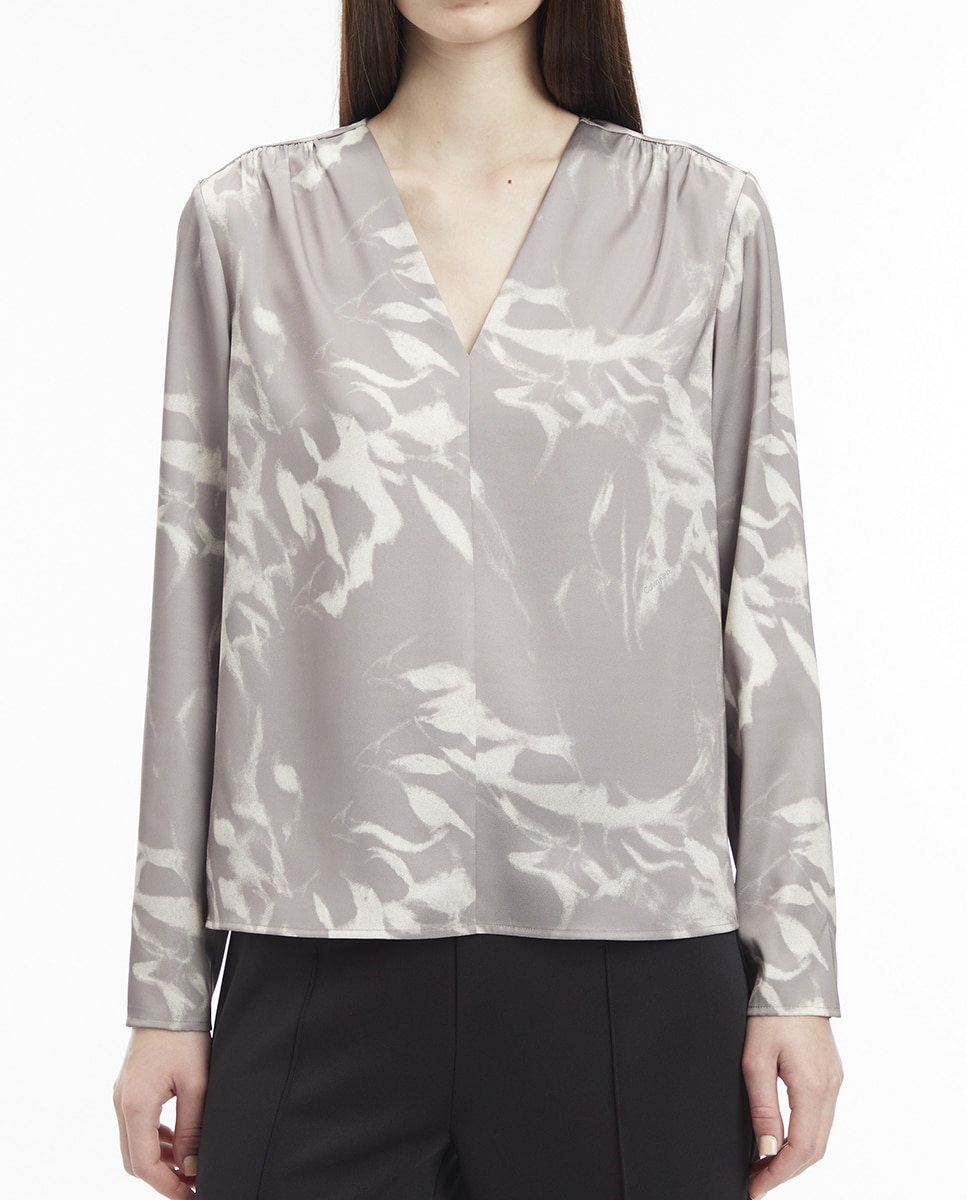 Imagen 0 de Blusa de mujer cuello alto en tejido crepe