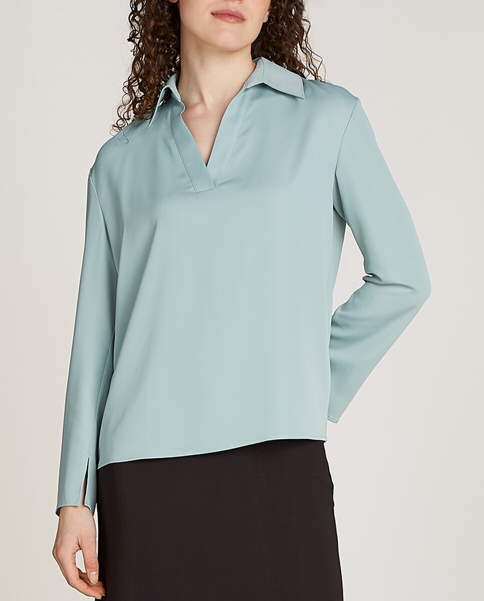 Imagen 0 de Blusa de mujer cuello alto en tejido crepe