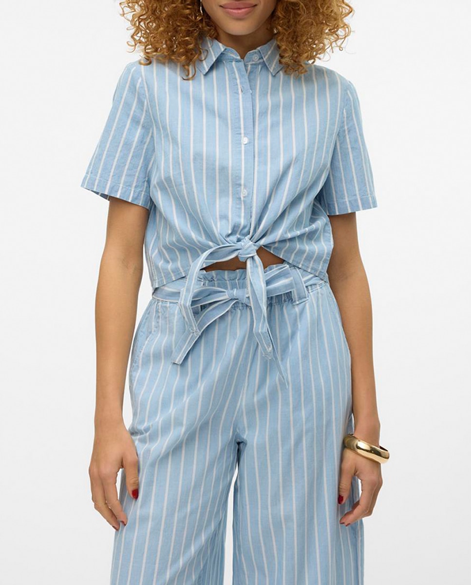 Imagen 0 de Camisa denim corta de mujer