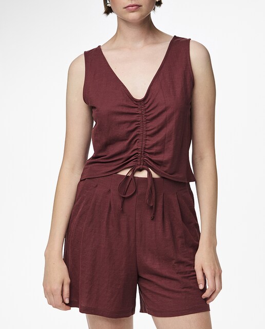 Imagen 0 de Top fruncido en parte delantera de mujer.