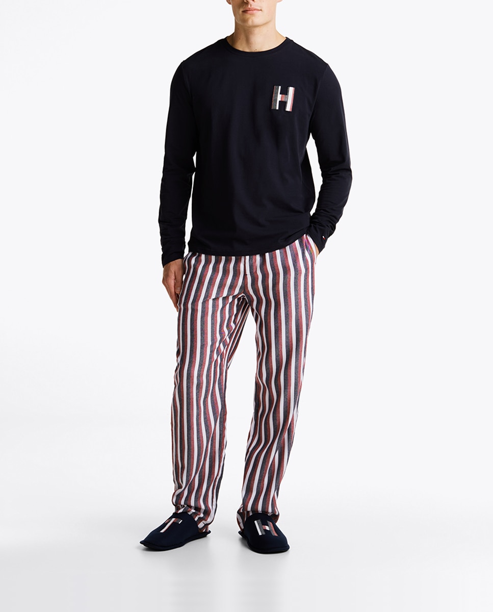 Imagen 0 de Pijama largo de hombre en franela y camiseteta con zapatillas