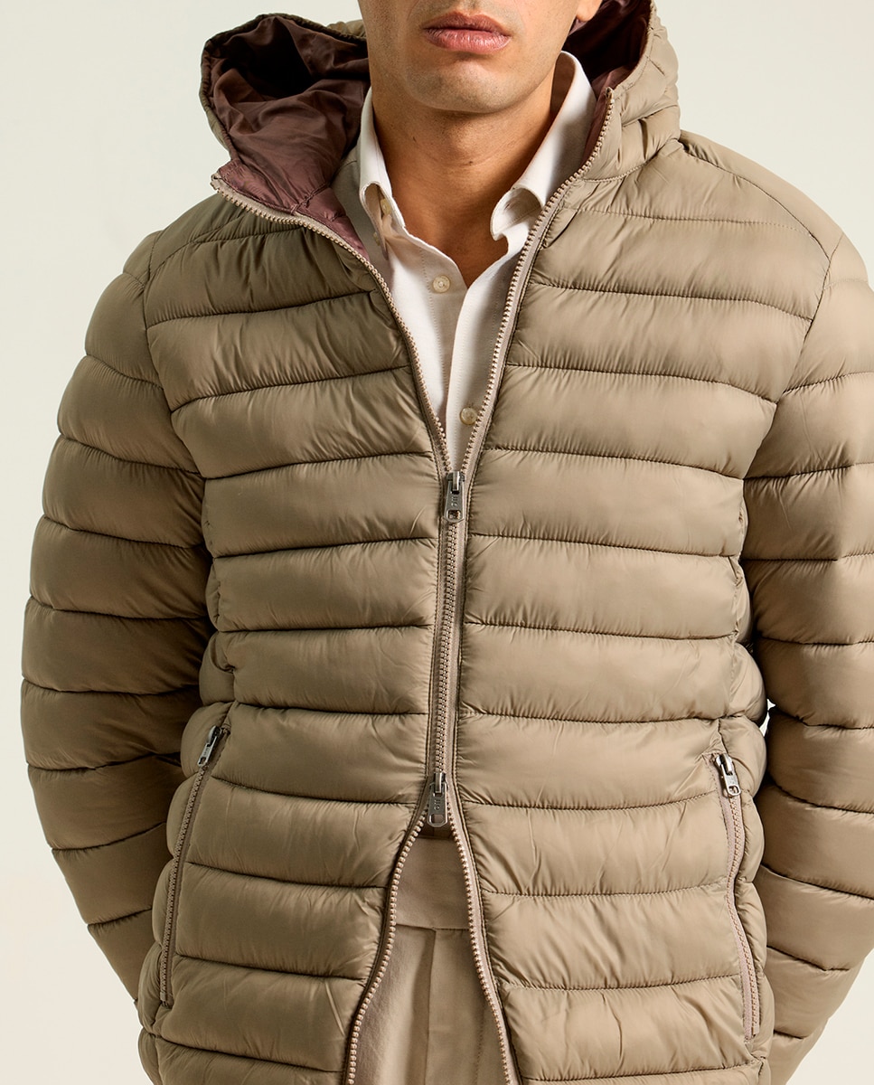 Imagen 0 de Chaqueta con capucha ultra light topo