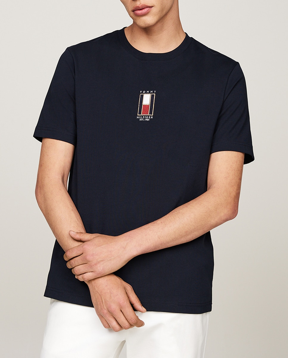 Imagen 0 de Camiseta de hombre con bandera vertical bordada