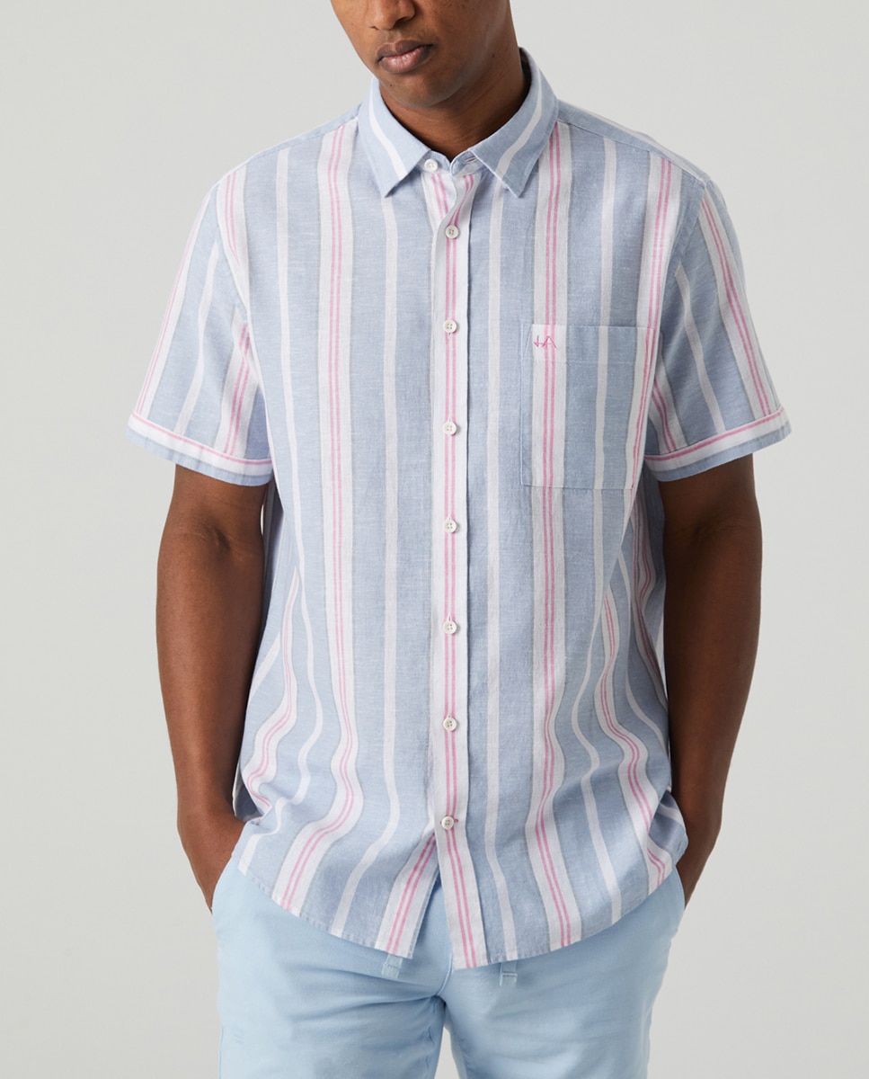 Imagen 0 de Camisa de hombre con rayas verticales