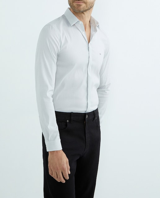 Imagen 0 de Camisa de hombre de vestir slim de color blanco con lunares