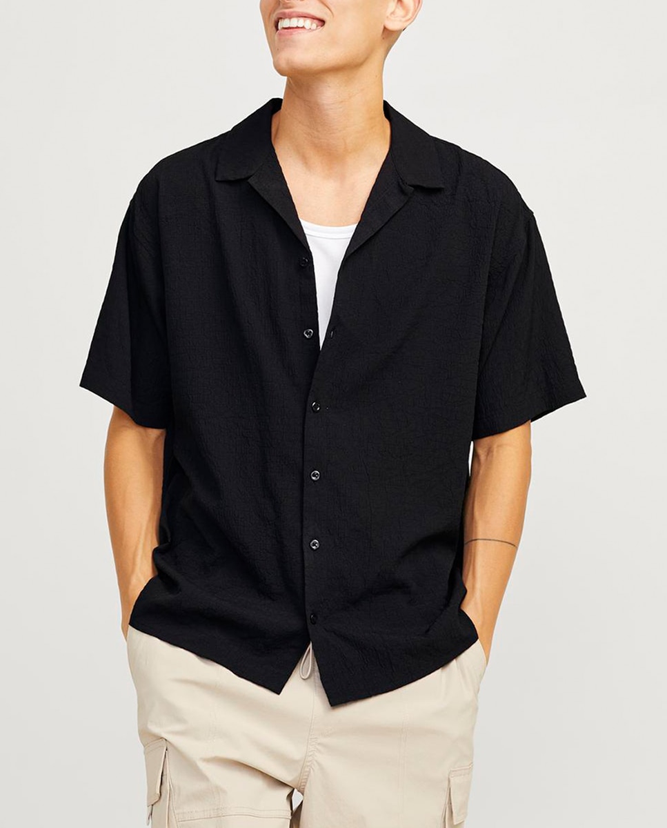 Imagen 0 de Camisa con cierre abotonado y tejido fruncido para hombre