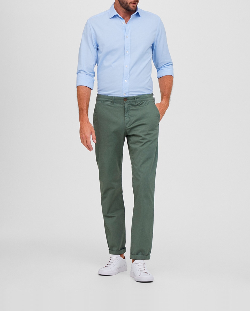 Imagen 0 de Pantalón de hombre chino slim fit teñido en prenda