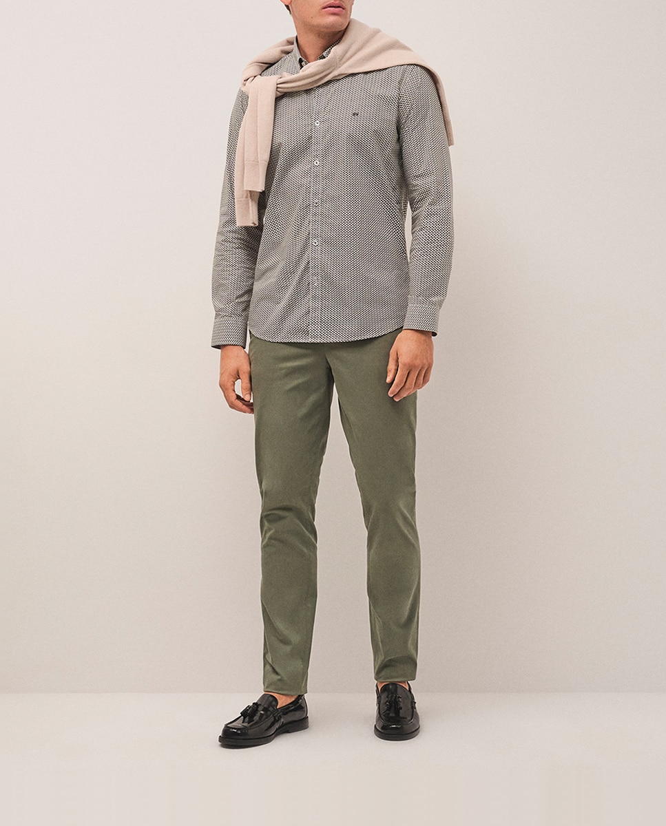 Imagen 0 de Chino de hombre slim fit sarga fina tintada