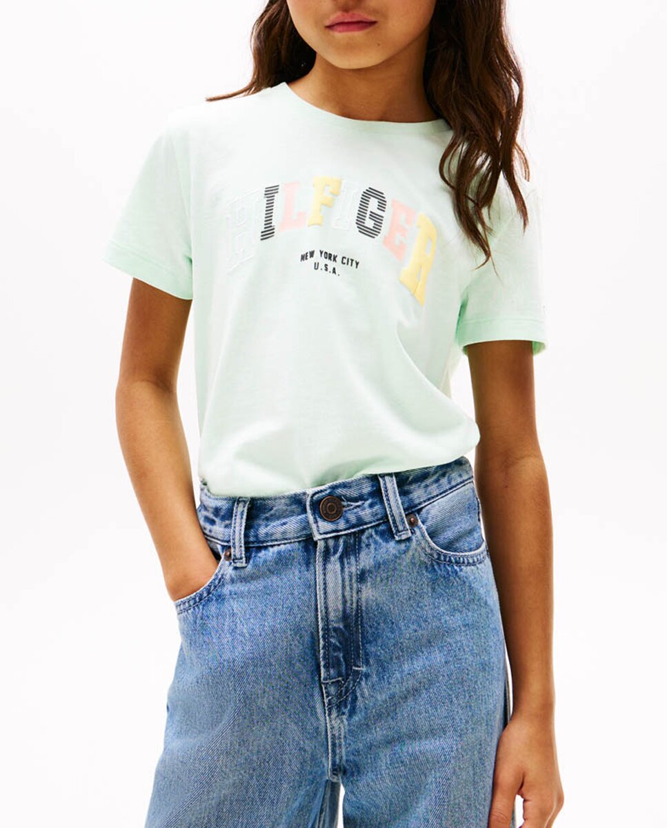 Imagen 0 de Camiseta de niña manga corta con logo frontal engomado y cuello redondo