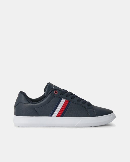 Imagen 0 de Zapatillas de hombre tipo casco bajas en piel con franja distintiva y suela de goma